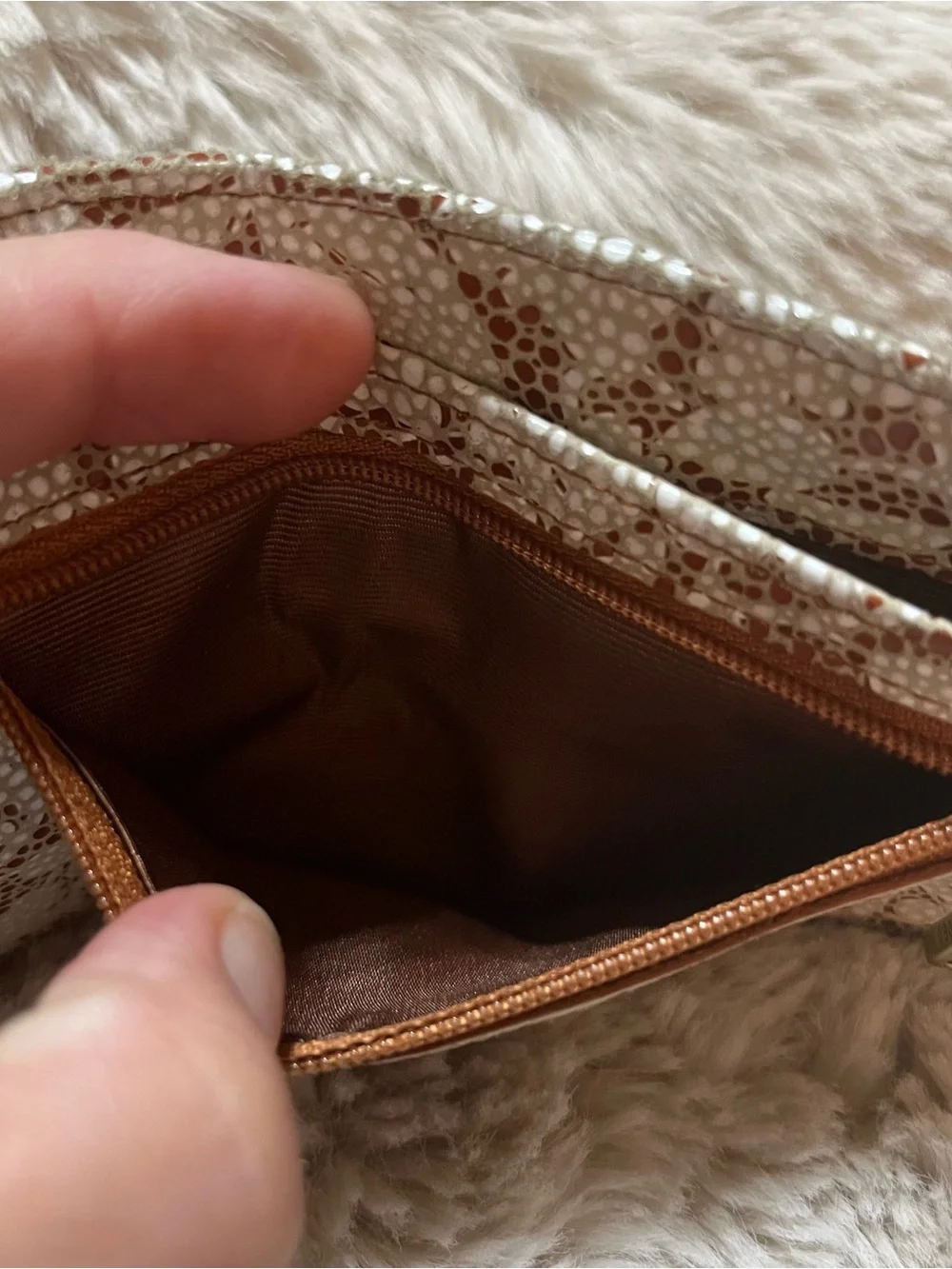 HOBO White and Brown Textured Card Holder with ID Window 02-31